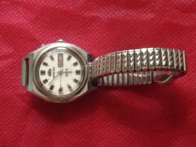 優(yōu)雅與精準(zhǔn)的融合 東方雙獅三星雙歷女式機(jī)械與石英腕表